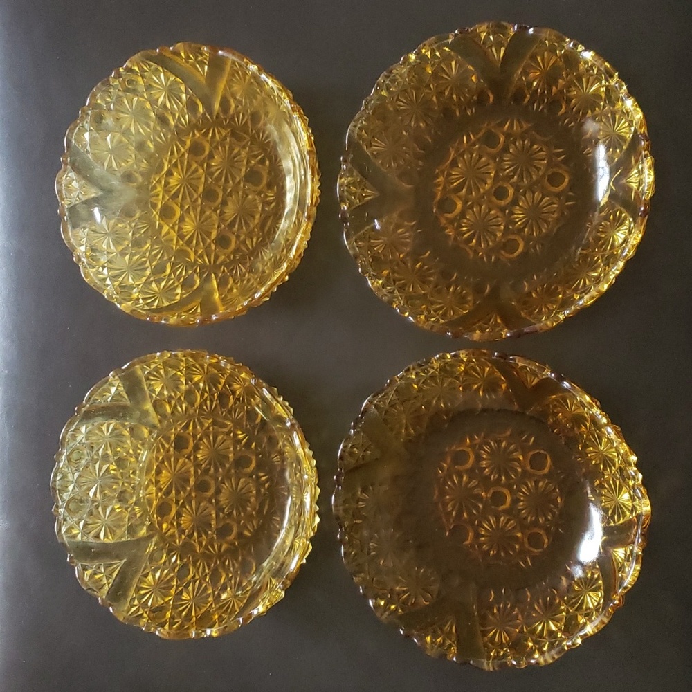 L.G. Wright Daisy and Button Amber Glass